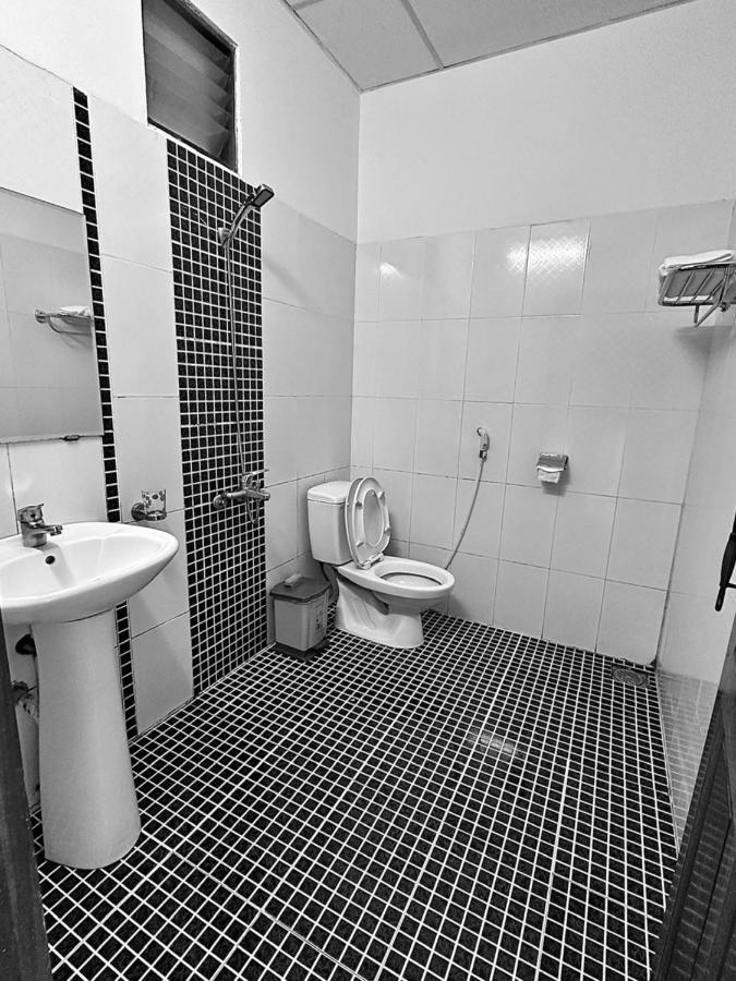 Truc Hoang Ha Hotel Kon Tum Экстерьер фото