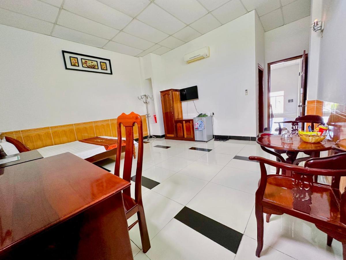 Truc Hoang Ha Hotel Kon Tum Экстерьер фото