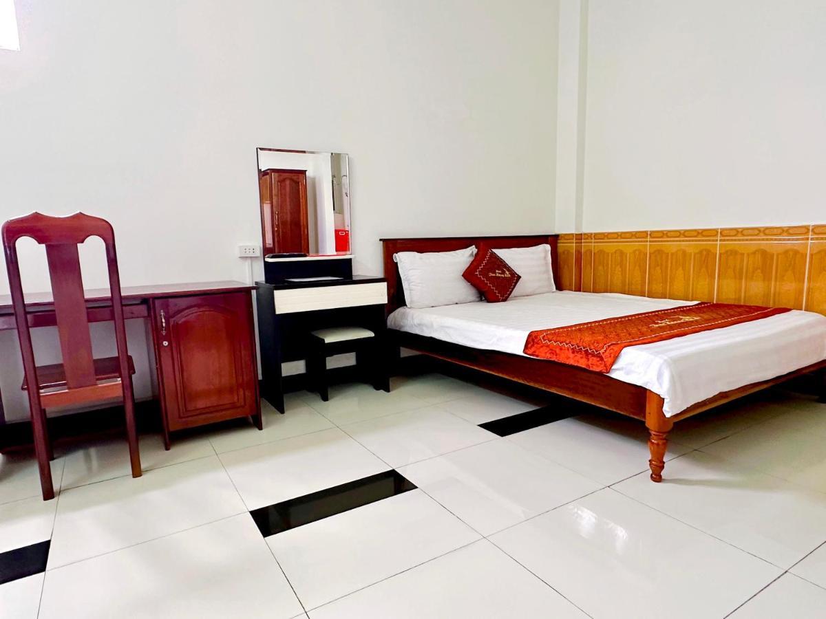 Truc Hoang Ha Hotel Kon Tum Экстерьер фото