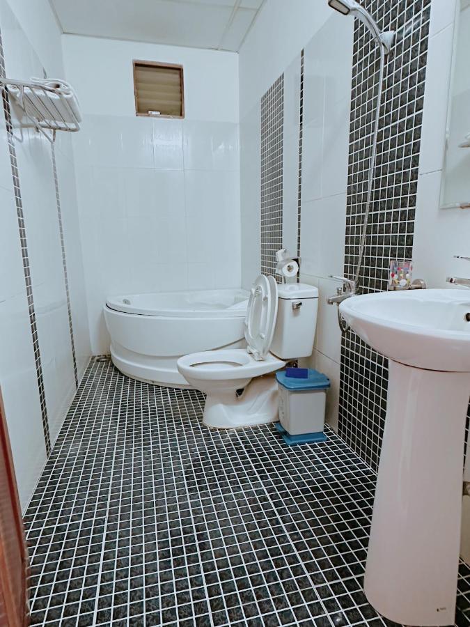Truc Hoang Ha Hotel Kon Tum Экстерьер фото