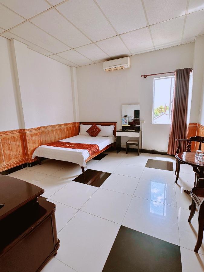 Truc Hoang Ha Hotel Kon Tum Экстерьер фото