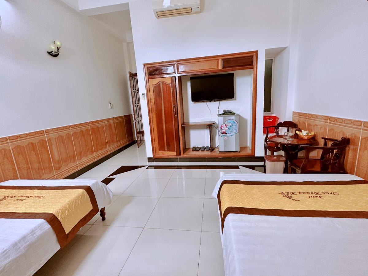 Truc Hoang Ha Hotel Kon Tum Экстерьер фото