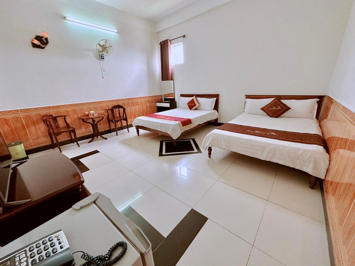 Truc Hoang Ha Hotel Kon Tum Экстерьер фото