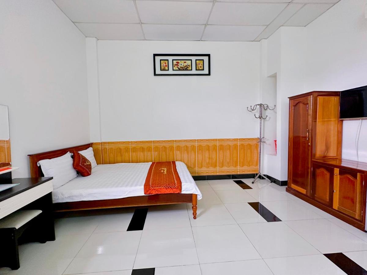 Truc Hoang Ha Hotel Kon Tum Экстерьер фото