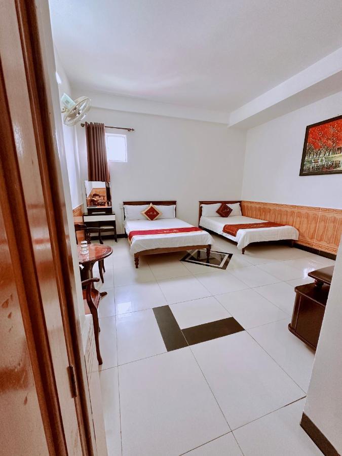 Truc Hoang Ha Hotel Kon Tum Экстерьер фото