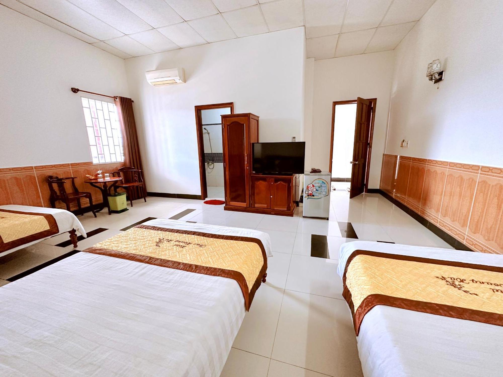 Truc Hoang Ha Hotel Kon Tum Экстерьер фото
