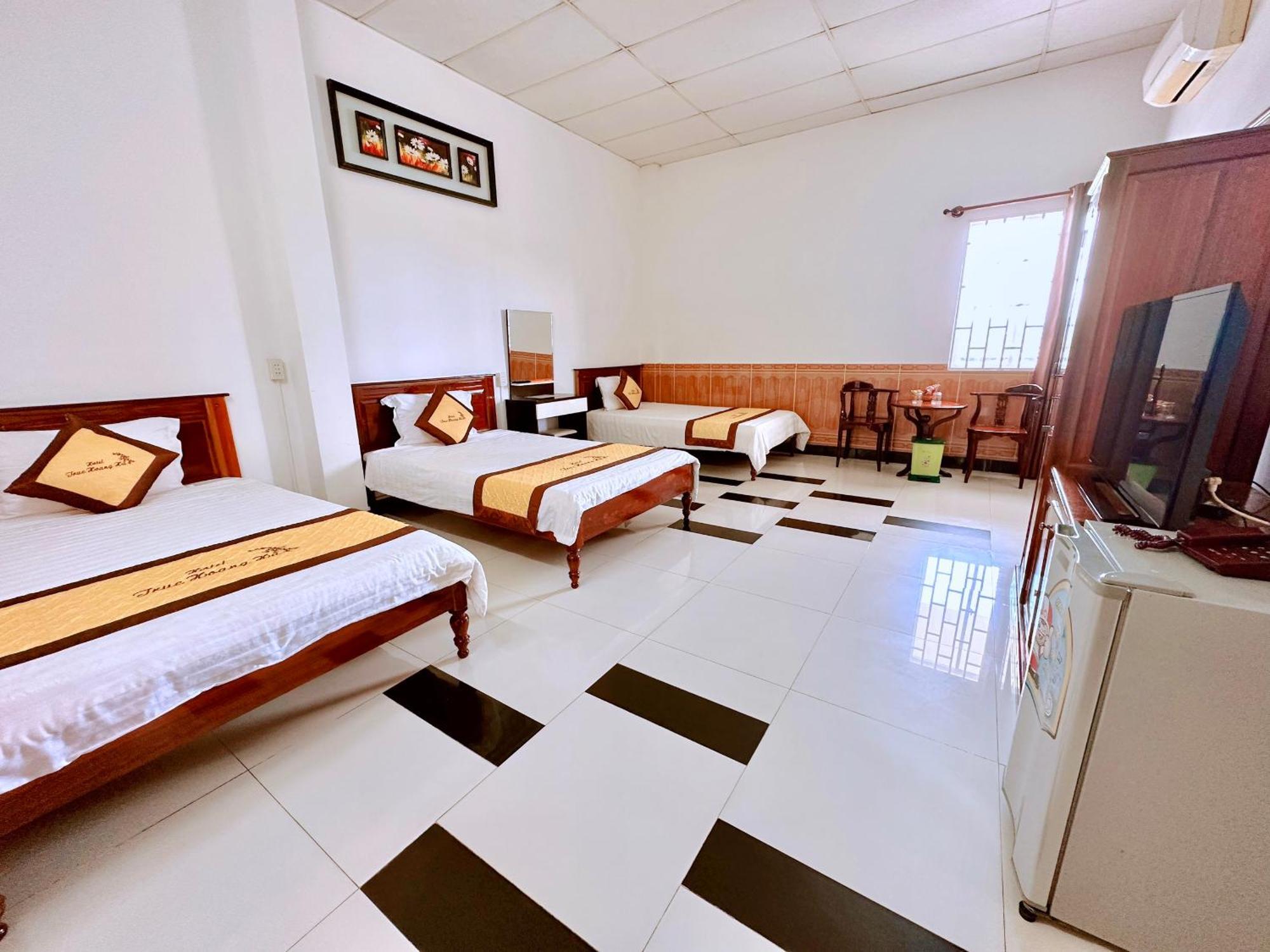 Truc Hoang Ha Hotel Kon Tum Экстерьер фото