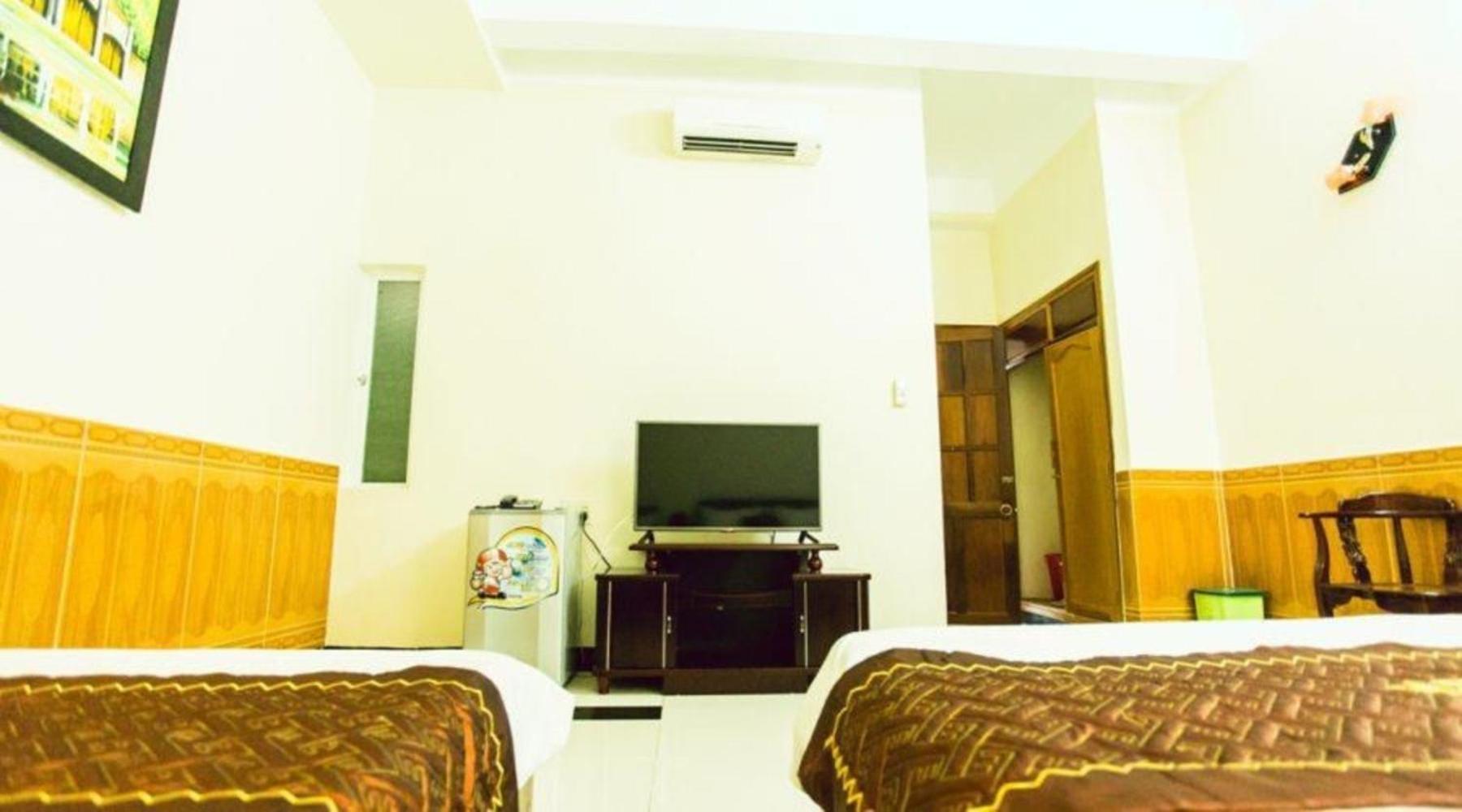 Truc Hoang Ha Hotel Kon Tum Экстерьер фото