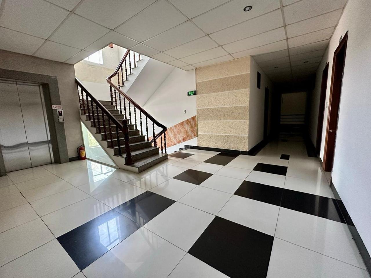 Truc Hoang Ha Hotel Kon Tum Экстерьер фото