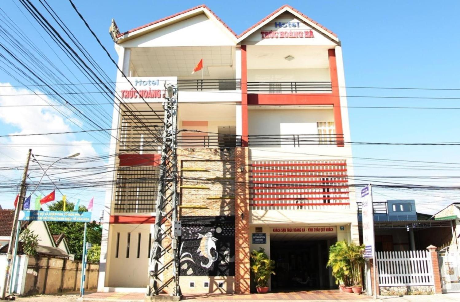 Truc Hoang Ha Hotel Kon Tum Экстерьер фото
