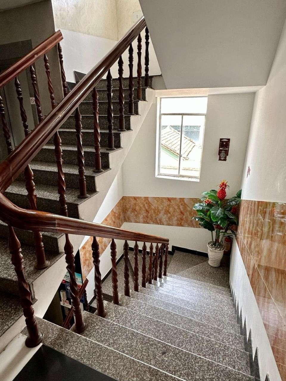 Truc Hoang Ha Hotel Kon Tum Экстерьер фото